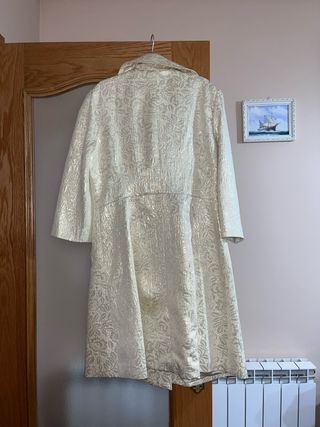 Abrigo crema estampado floral mujer