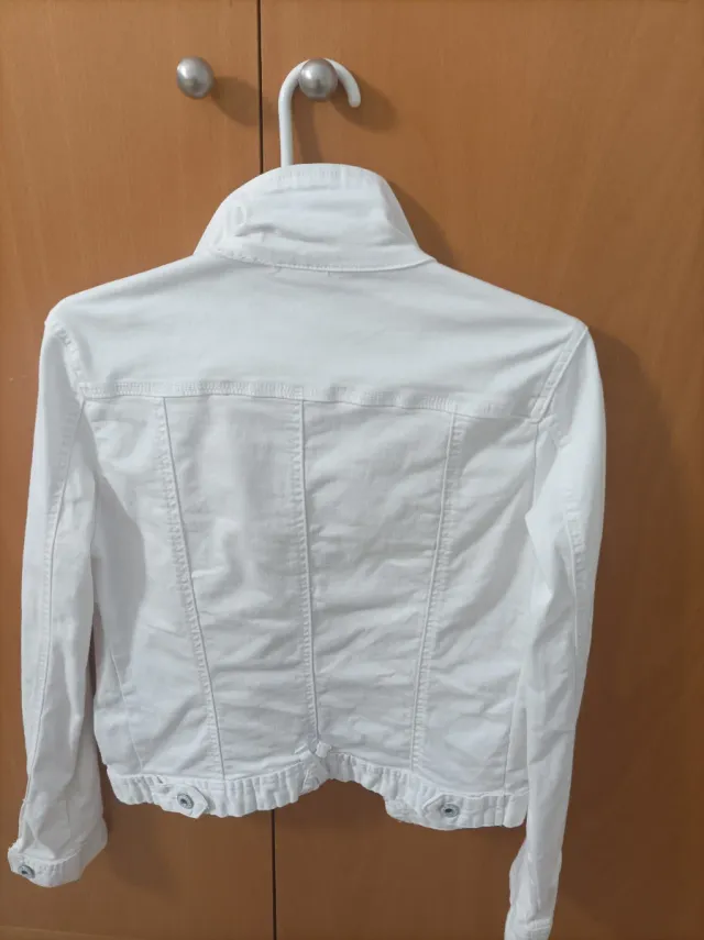 Chaqueta tejana blanca con brillos