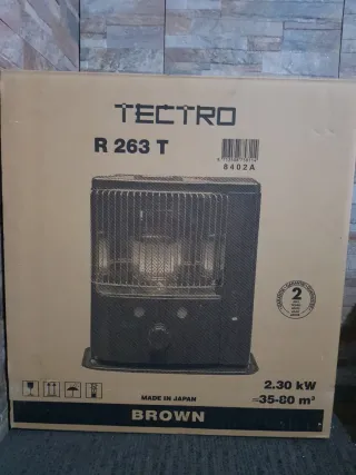 Estufa de parafina marrón y plateada