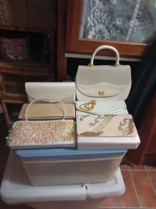 Bolsos de fiesta beige y dorados