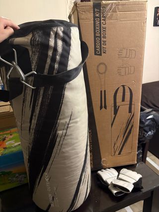 Saco de boxeo Decathlon Outshock + guantes