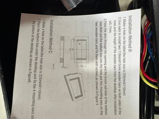 Enchufe Retráctil Empotrable Dorado