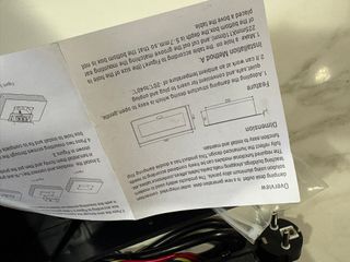 Enchufe Retráctil Empotrable Dorado