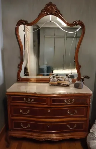 Toeletta in legno con specchio e marmo