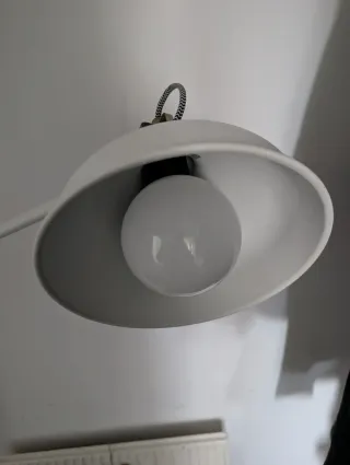 Lámpara de pie IKEA Ranarp blanca y dorada