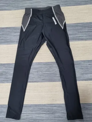 Mallas de fútbol Kipsta negras.