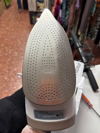 Plancha de vapor Rowenta Effective+ 2400W