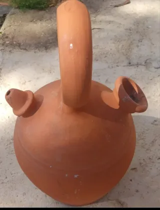Botijo antiguo de barro
