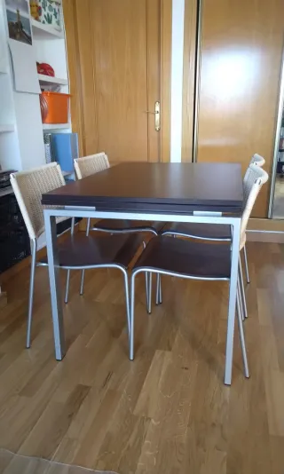 Tavolo Calligaris progettato e realizzato in Italia