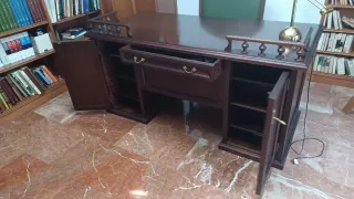Mesa de despacho madera con cajones y accesible po