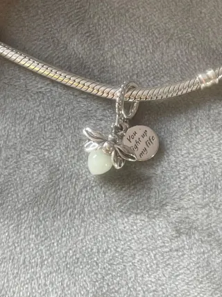 Charm Luciérnaga Brillante