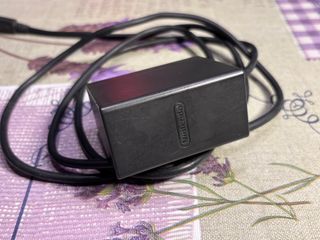 Nintendo Switch V2 + SD 256GB + fundas y más.