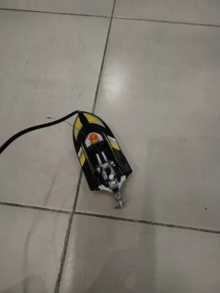 2 Barcos eléctricos RC con cargador