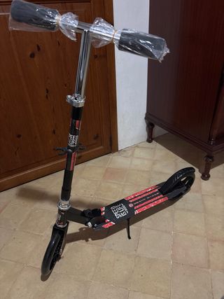 Patinete Negro con Diseño Speed is Life