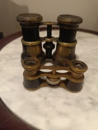 Prismáticos antiguos dorados