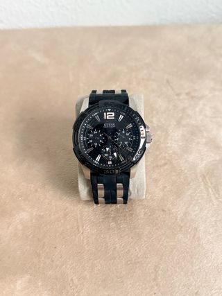 Reloj Guess Negro y Plateado