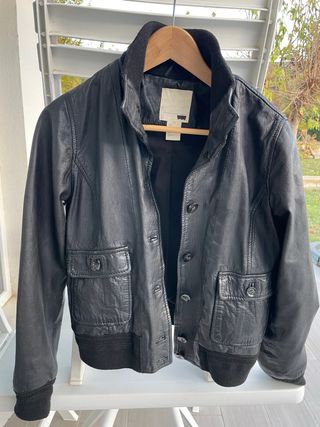 Cazadora Levi’s de cuero. Talla S