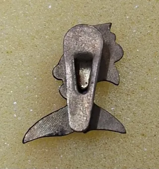 Pin insignia ojal GIN GREEN FISH 1960s ginebra