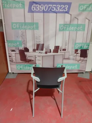 Silla de oficina metálica y plástica