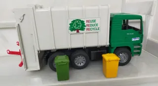 Camión de basura juguete.