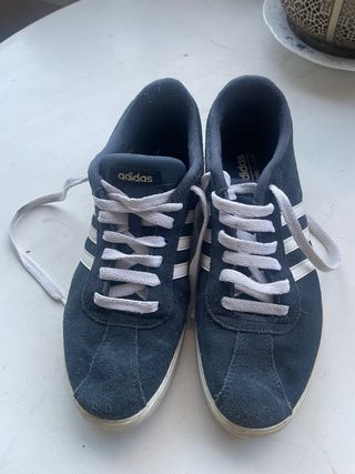 Zapatillas Adidas , modelo Neo Courset (41)