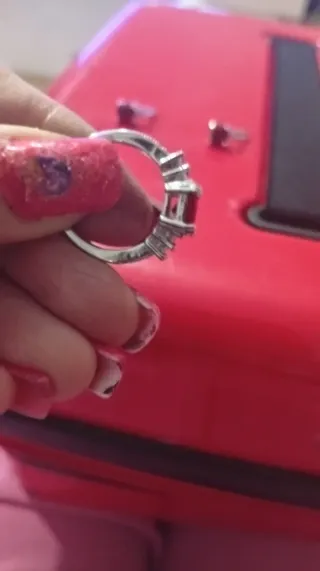 Conjunto de pendientes y anillo