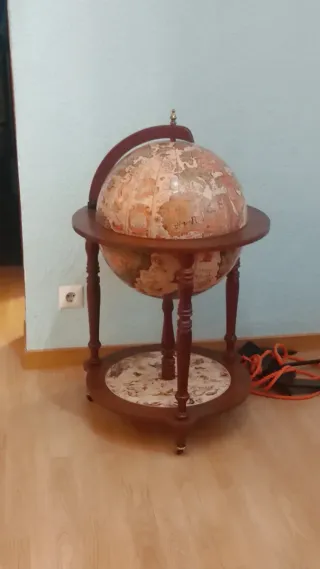 Mueble bar globo terráqueo de madera