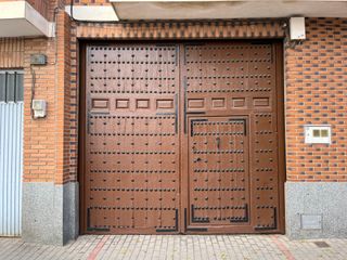 Puerta antigua madera 100 años 3,6 x 3,6 aprox