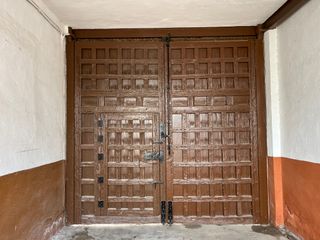 Puerta antigua madera 100 años 3,6 x 3,6 aprox