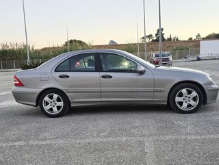 Mercedes-Benz Clase C 2004