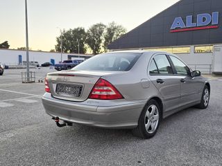 Mercedes-Benz Clase C 2004