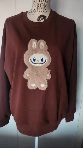 Sudadera Labubu marrón chocolate