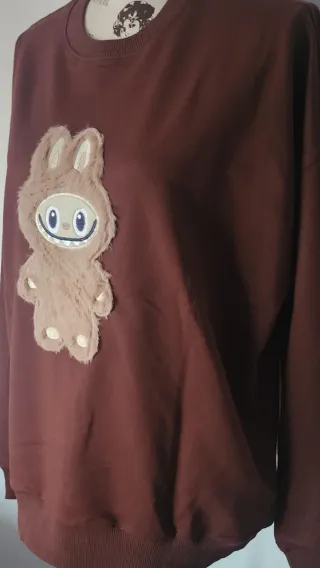 Sudadera Labubu marrón chocolate