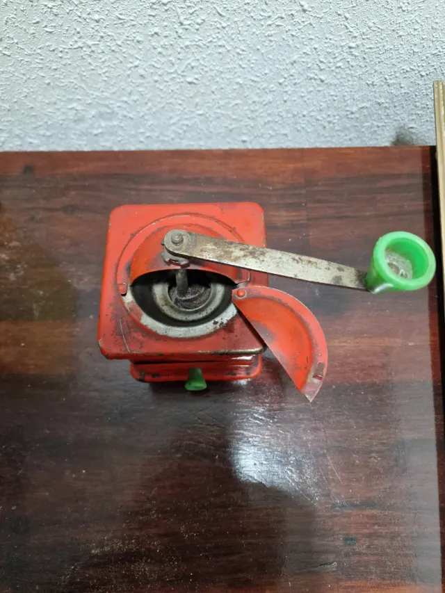 Macinacaffè vintage rosso