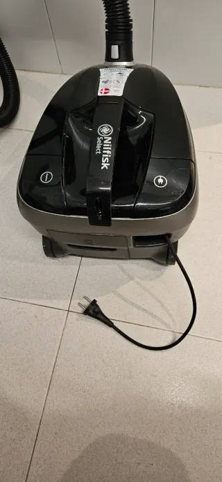 Aspiradora Nilfisk Select Negra