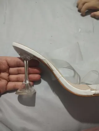 Sandalias transparentes tacón blanco