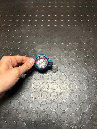 Tappo radiatore 4MX con termometro 1.8 bar