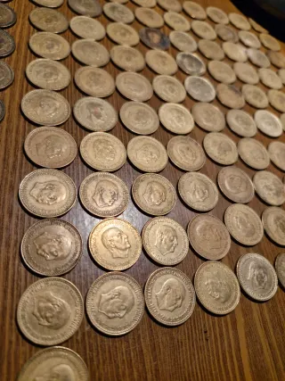 Lote 108 monedas: 1 Peseta 1947, 1953, 1963, 1966