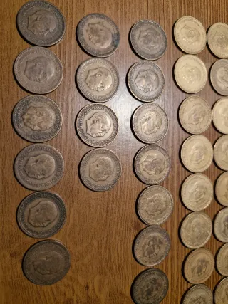 Lote 108 monedas: 1 Peseta 1947, 1953, 1963, 1966