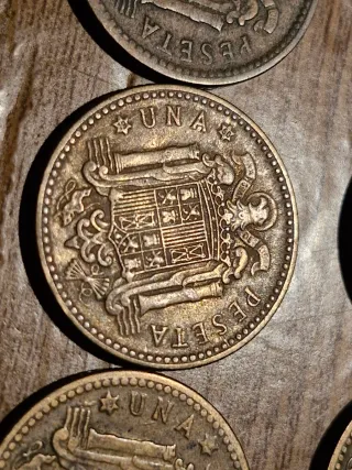 Lote 108 monedas: 1 Peseta 1947, 1953, 1963, 1966