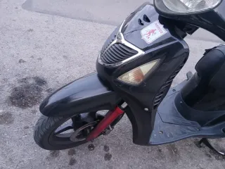 Moto Scooter Negra
