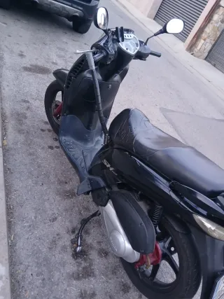 Moto Scooter Negra