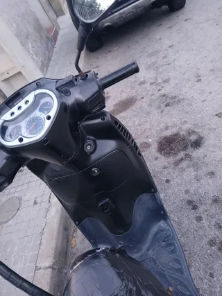 Moto Scooter Negra