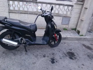Moto Scooter Negra