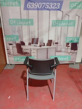 Silla de oficina gris y negra