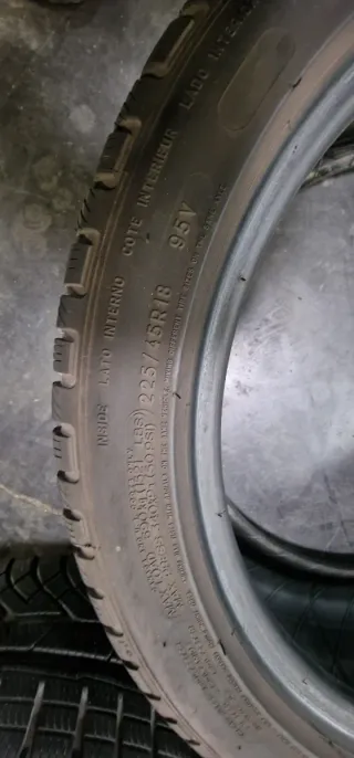 Neumáticos Michelin Pilot Alpin 4 225/45 R18