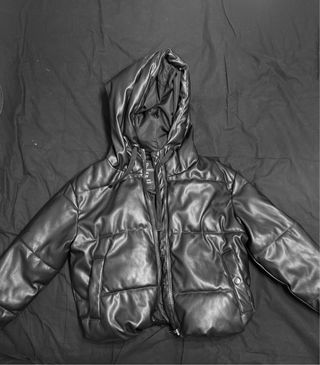 Plumas corto niña negro.