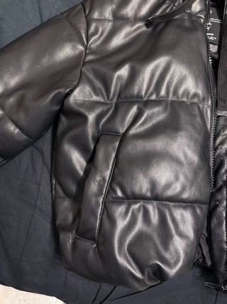 Plumas corto niña negro.