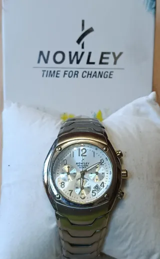 Reloj Nowley Cronógrafo Plateado.