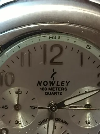 Reloj Nowley Cronógrafo Plateado.